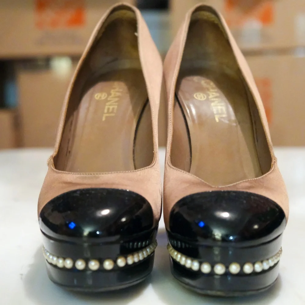 CHANEL Platform Pearl Leather Black and Brown Pumps - Picture 1 of 9